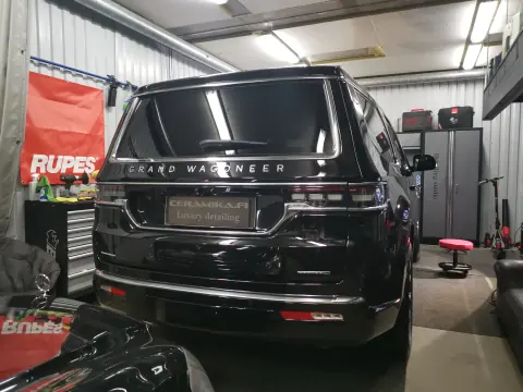Jeepin käsinpesu Espoossa